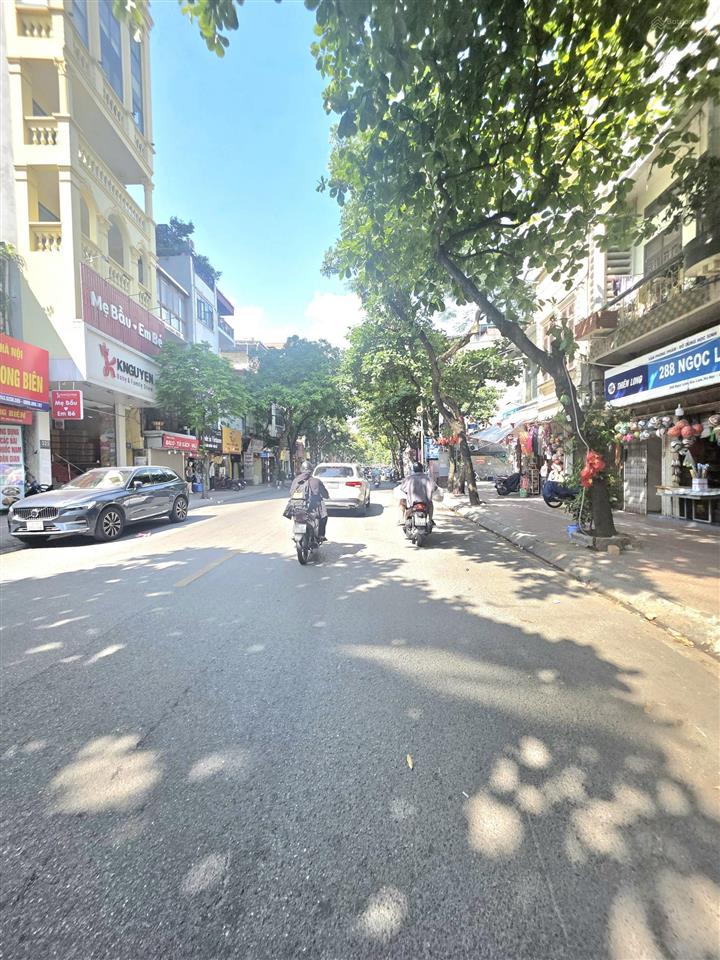 Bán nhà ngọc lâm, 50m,thang máy, ga ra ô tô ,phun nội thất , lô góc, gần cầu chương dương, 14xty