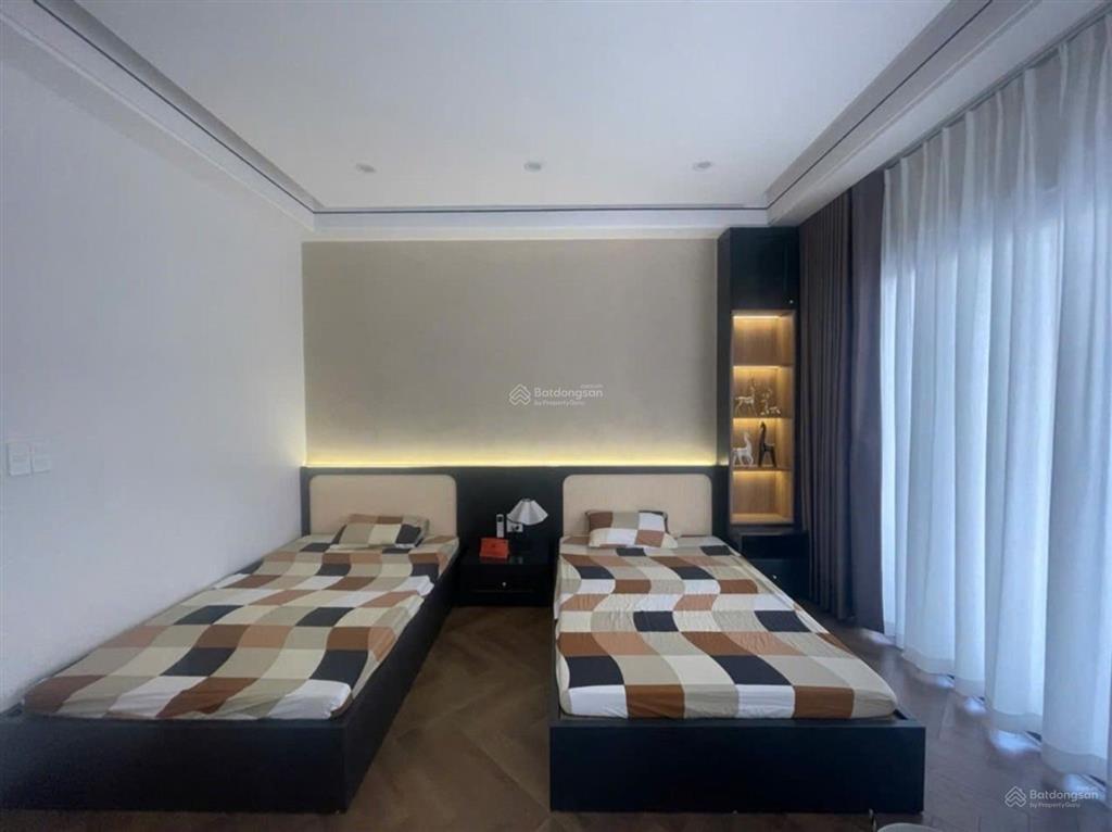 Bán nhà ngọc lâm, 50m,thang máy, ga ra ô tô ,phun nội thất , lô góc, gần cầu chương dương, 14xty