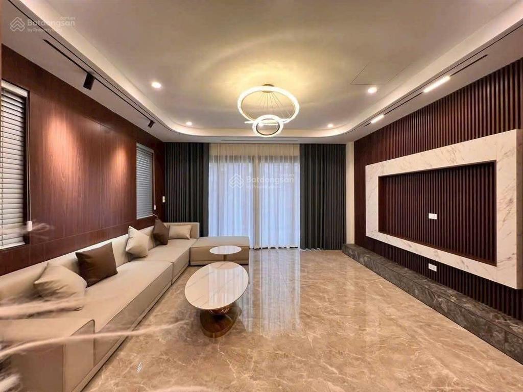 Bán tòa nhà việt hưng, 100m, thang máy, ga ra 2 ô tô , nội thất 5 sao, 23ty