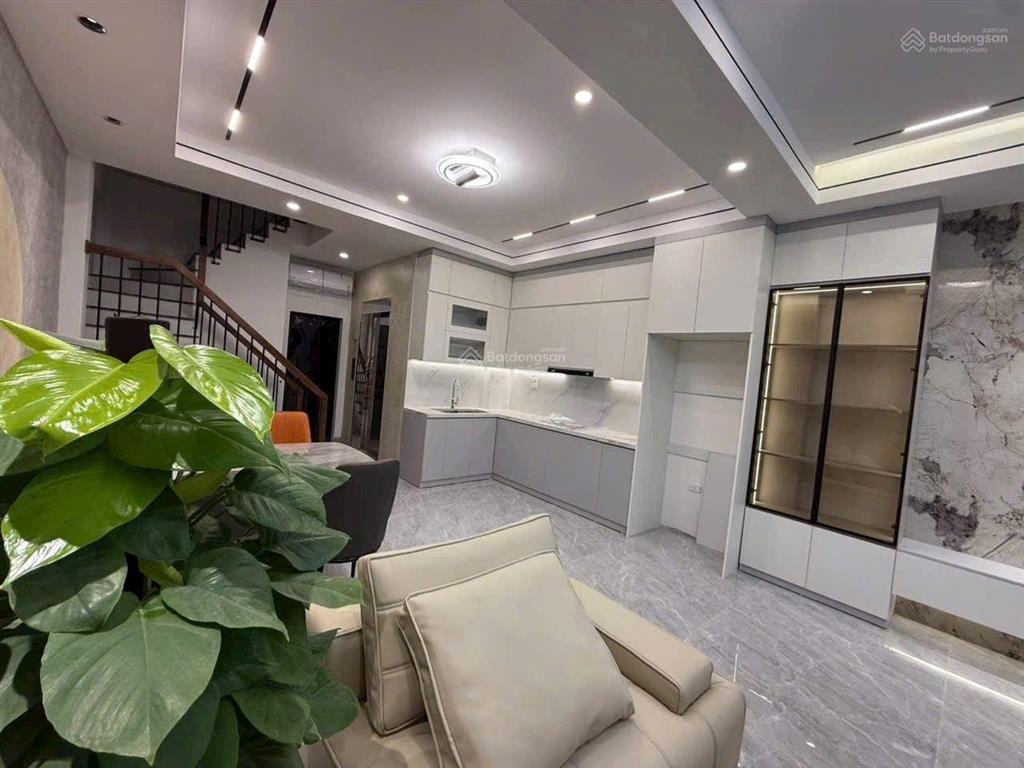 Bán nhà ngọc thụy, 66m , 4 ngủ, thang máy,nội thất sang sin, gần ô tô,12xty