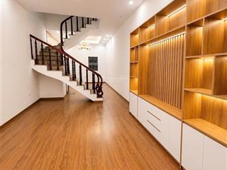 Bán nhà dân xây phố gia quất, gần ngọc lâm, 40m, 4 ngủ, phun nội thất, gần ô tô tránh, 7 tỷ