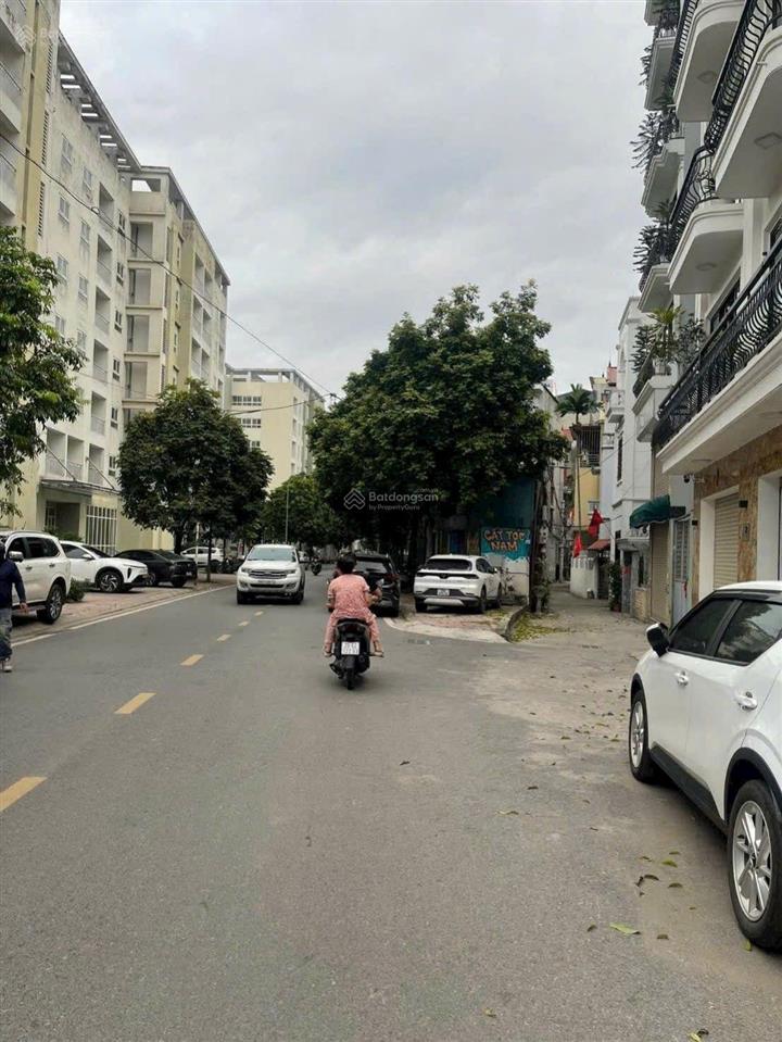 Bán nhà thang máy, thượng thanh, 55m, 4 ngủ, phun nội thất, 10xty