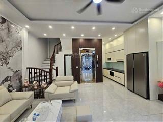 Bán nhà thang máy phố việt hưng, 50mmt 5m, phun nội thất, gần ô tô tránh