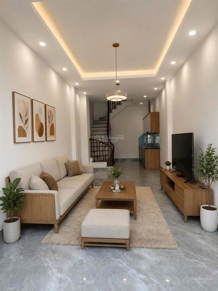 E cần bán nhà đức giang,32m, 3 ngủ rộng, ô tô đỗ cửa, phun nội thất,7.4 tỷ