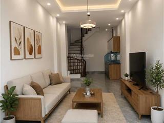 E cần bán nhà đức giang,32m, 3 ngủ rộng, ô tô đỗ cửa, phun nội thất,7.4 tỷ