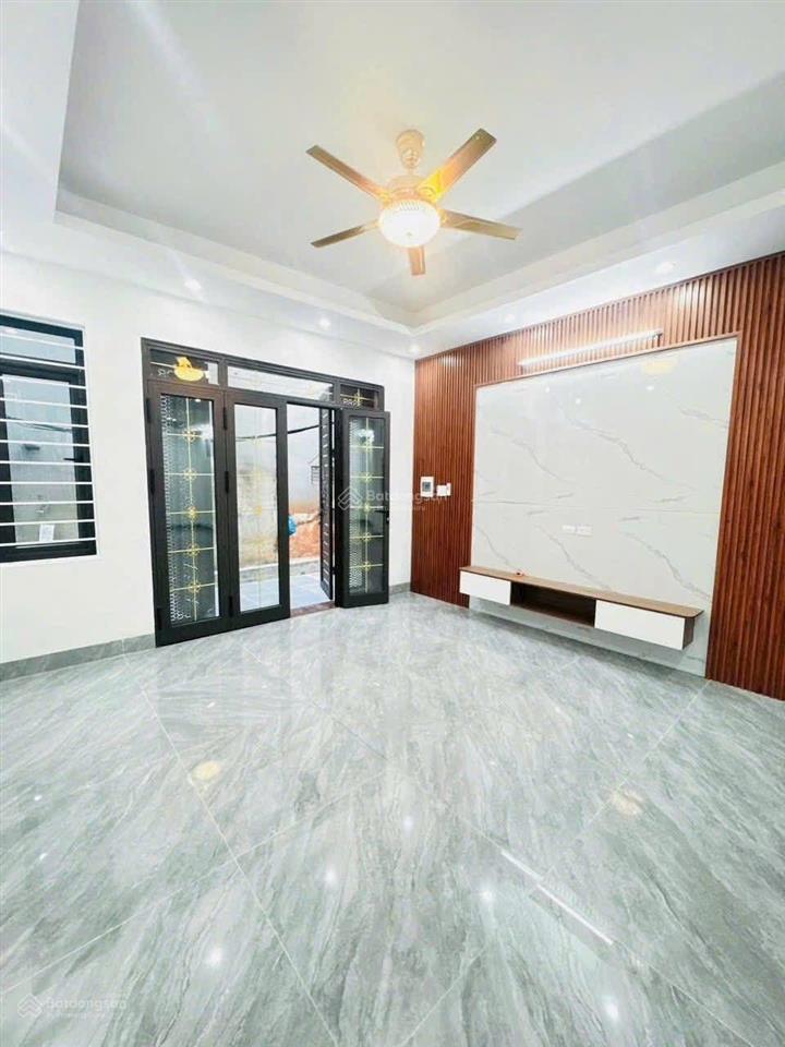 Bán nhà đức giang,56m, 5 ngủ, mới tinh, ô tô tránh đỗ cổng,8 xty