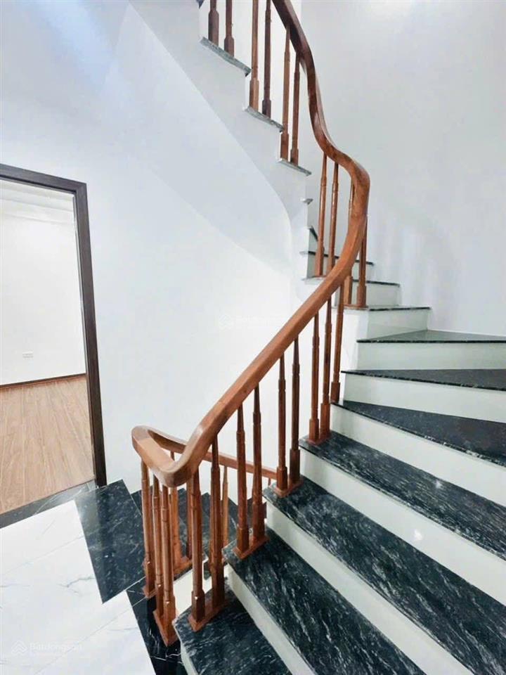 Bán nhà đức giang,56m, 5 ngủ, mới tinh, ô tô tránh đỗ cổng,8 xty