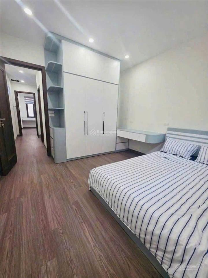 Bán nhà sài đồng, 55m2, 4 ngủ, sát ô tô tránh, phun nội thất, 7,x tỷ