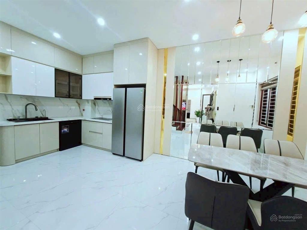Bán nhà thang máy, nguyễn văn cừ, 60m2, 5 ngủ, phun nội thất, lô góc, hai thoáng, 12.x tỷ