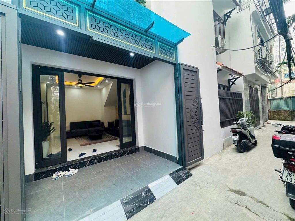 Bán nhà thang máy, nguyễn văn cừ, 60m2, 5 ngủ, phun nội thất, lô góc, hai thoáng, 12.x tỷ