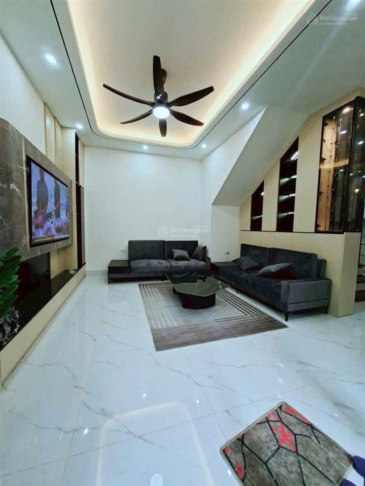 Bán nhà thang máy, nguyễn văn cừ, 60m2, 5 ngủ, phun nội thất, lô góc, hai thoáng, 12.x tỷ