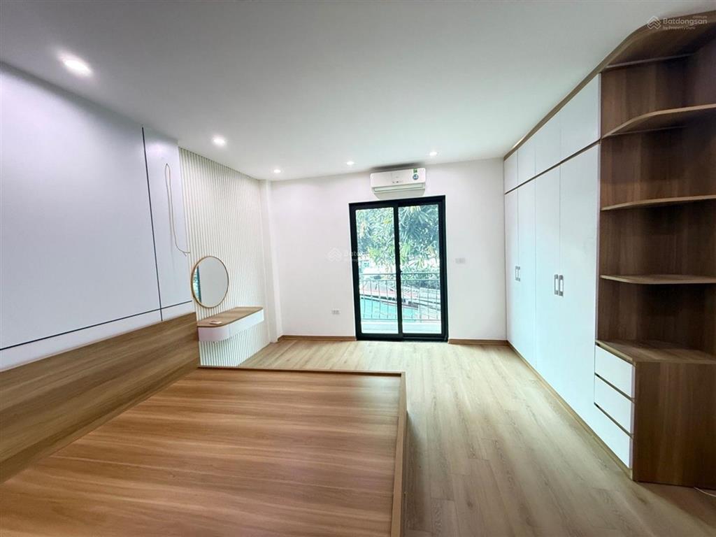 Bán nhà gia quất, gần ngọc lâm, 42m2, 3 ngủ, full nội thất, ô tô đỗ cổng, 7.x tỷ