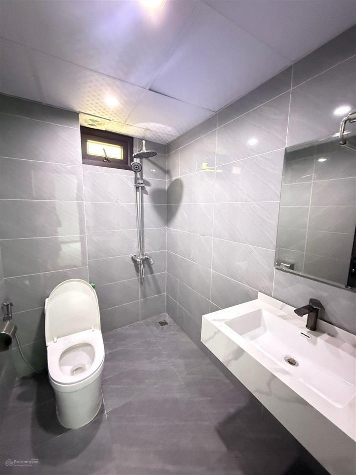 Bán nhà gia quất, gần ngọc lâm, 42m2, 3 ngủ, full nội thất, ô tô đỗ cổng, 7.x tỷ