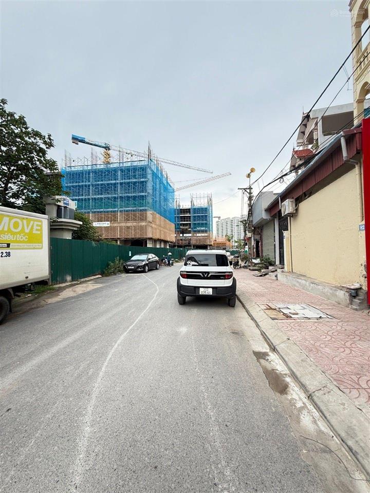 Bán nhà gia quất, gần ngọc lâm, 42m2, 3 ngủ, full nội thất, ô tô đỗ cổng, 7.x tỷ