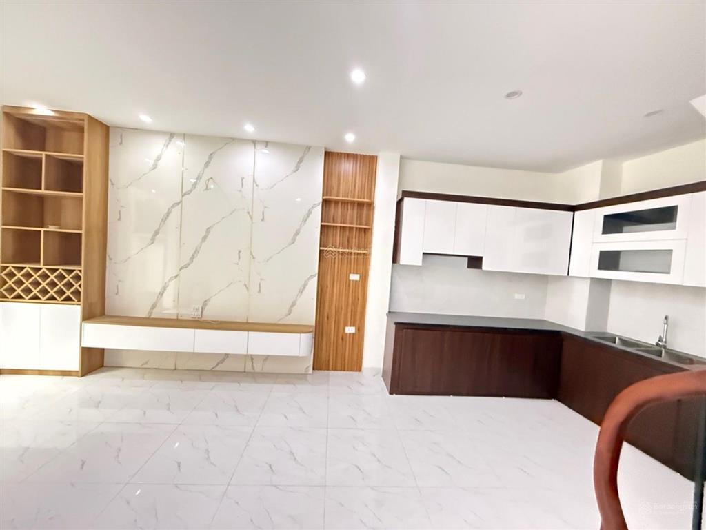 Bán nhà gia quất, gần ngọc lâm, 42m2, 3 ngủ, full nội thất, ô tô đỗ cổng, 7.x tỷ