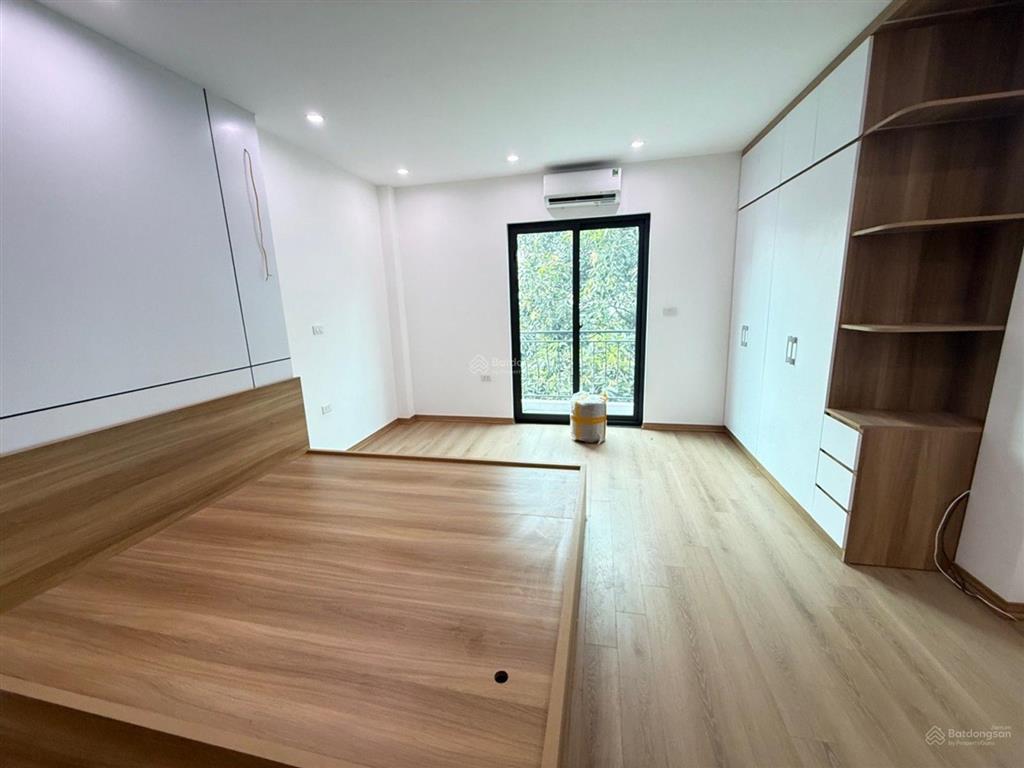 Bán nhà gia quất, gần ngọc lâm, 42m2, 3 ngủ, full nội thất, ô tô đỗ cổng, 7.x tỷ