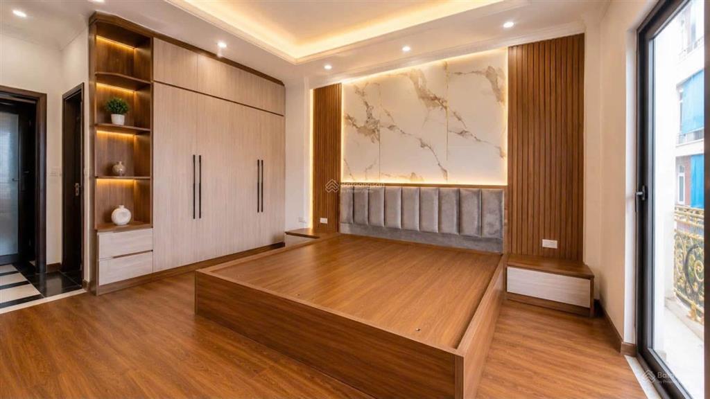 16 triêu/tháng có nhà 6 tầng phố tư đinh,gara ô tô, 40/60m , ô tô tránh,kinh doanh