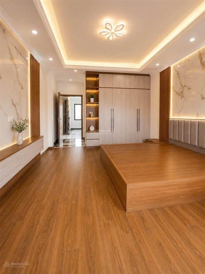 16 triêu/tháng có nhà 6 tầng phố tư đinh,gara ô tô, 40/60m , ô tô tránh,kinh doanh