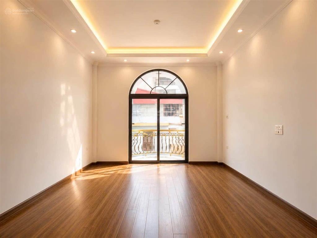 16 triêu/tháng có nhà 6 tầng phố tư đinh,gara ô tô, 40/60m , ô tô tránh,kinh doanh