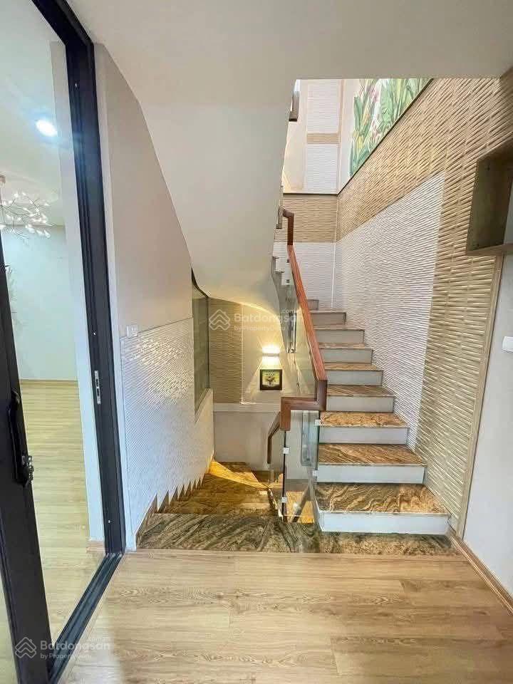 Bán nhà nguyễn văn cừ, 55m, mặt tiền 5m, 6 ngủ, phun nội thất, ô tô đỗ cửa, 11 tỷ