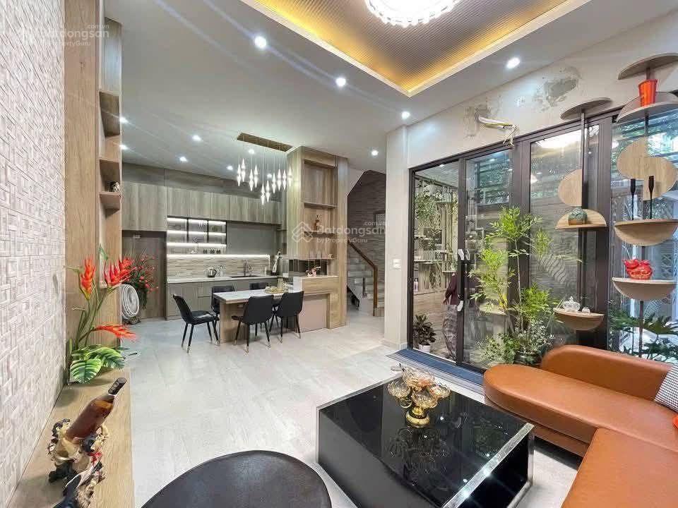 Bán nhà nguyễn văn cừ, 55m, mặt tiền 5m, 6 ngủ, phun nội thất, ô tô đỗ cửa, 11 tỷ