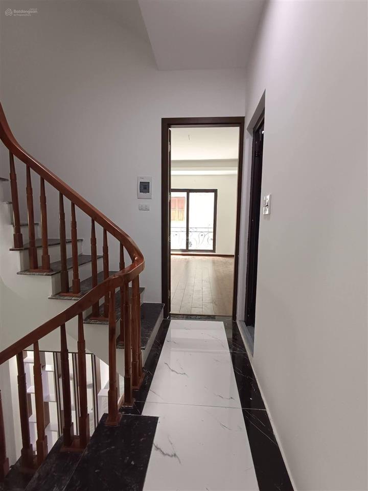 Bán nhà đức giang, 65m, mặt tiền 5m, 5 ngủ, ô tô tránh đỗ cổng, mới tinh, 9 tỷ