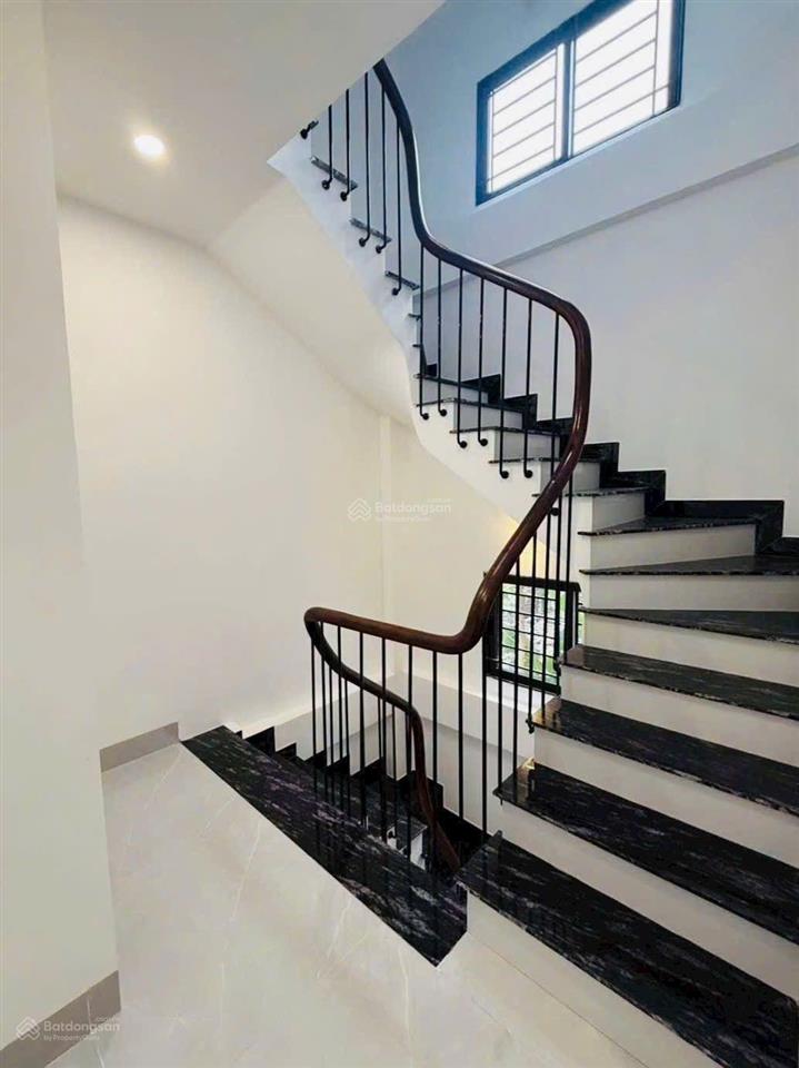 Bán nhà thang máy, thượng thanh, việt hưng, 55m, 4 ngủ, mới tinh, 9,3 tỷ
