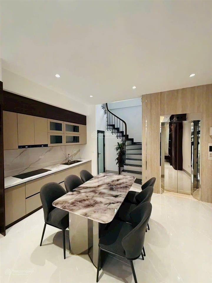 Bán nhà thang máy, thượng thanh, việt hưng, 55m, 4 ngủ, mới tinh, 9,3 tỷ