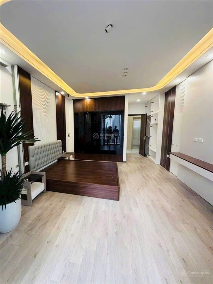 Bán nhà thang máy, thượng thanh, việt hưng, 55m, 4 ngủ, mới tinh, 9,3 tỷ
