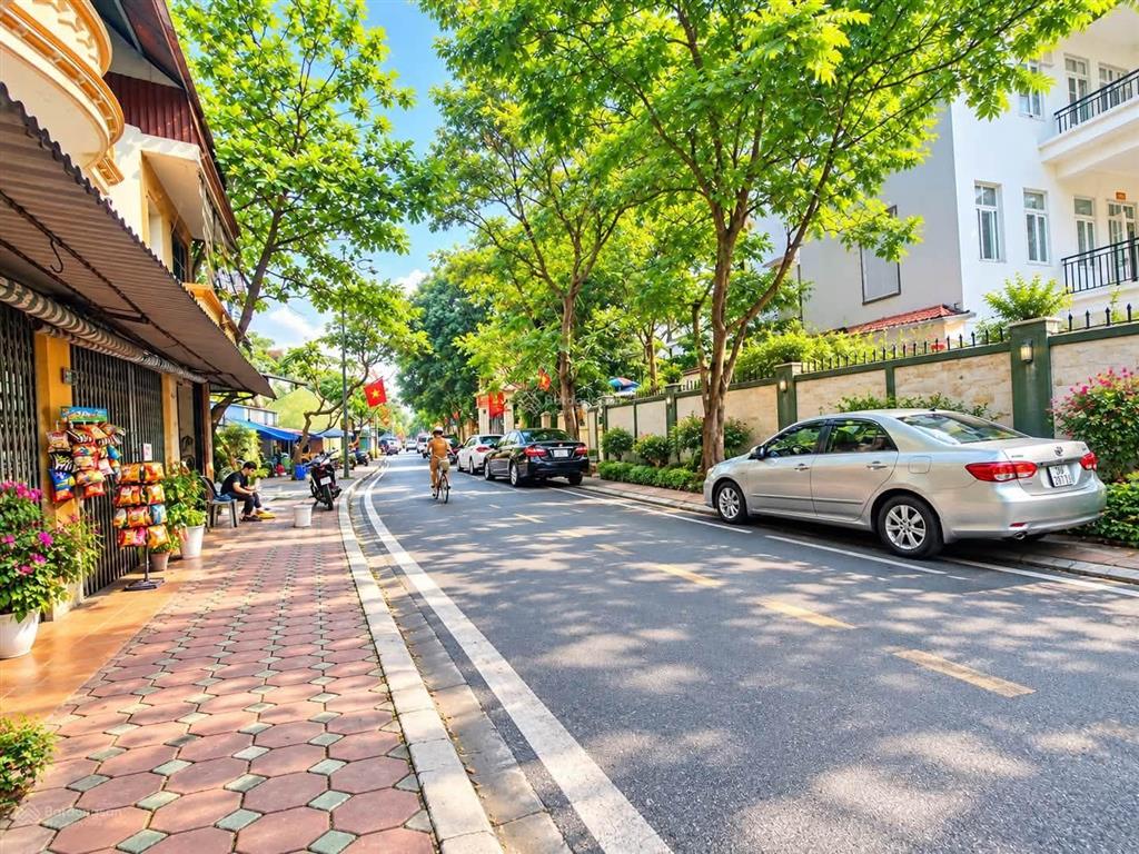 8xty có ngay nhad đức giang,việt hưng,56m, 4 ngủ,ô tô tránh đỗ cổng,mới tinh
