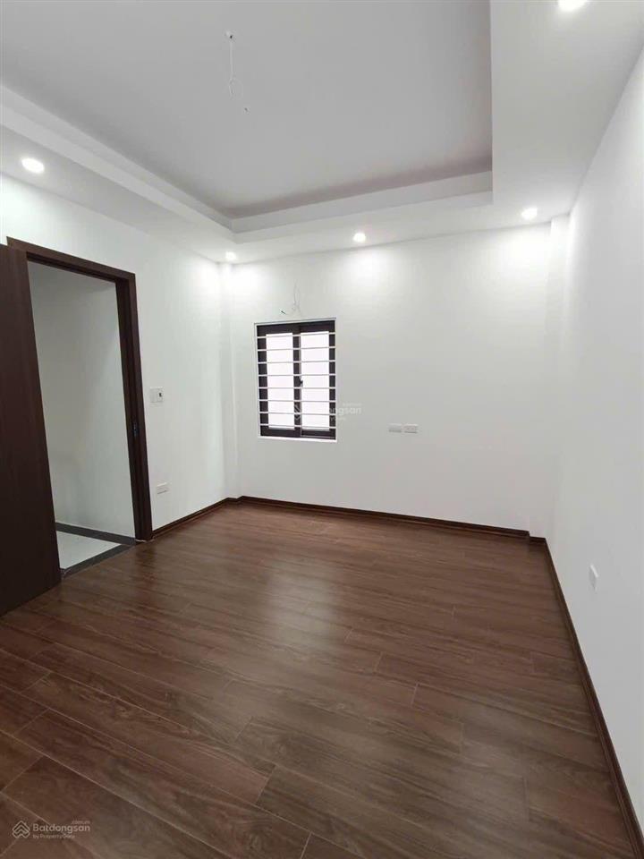 8xty có ngay nhad đức giang,việt hưng,56m, 4 ngủ,ô tô tránh đỗ cổng,mới tinh