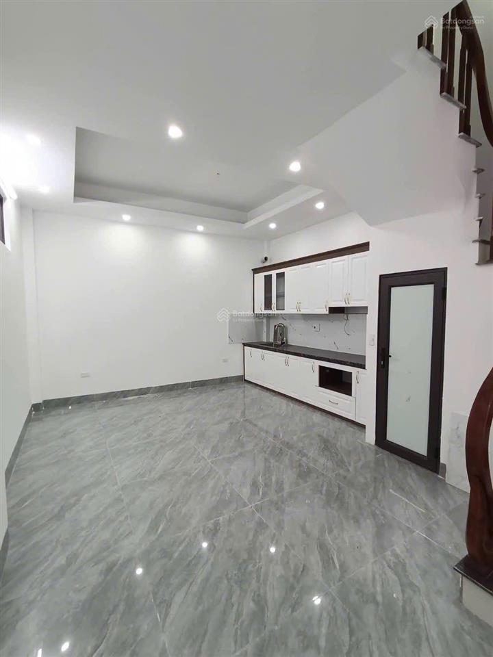 8xty có ngay nhad đức giang,việt hưng,56m, 4 ngủ,ô tô tránh đỗ cổng,mới tinh