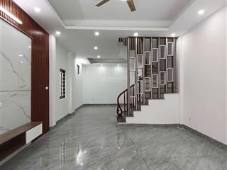 8xty có ngay nhad đức giang,việt hưng,56m, 4 ngủ,ô tô tránh đỗ cổng,mới tinh