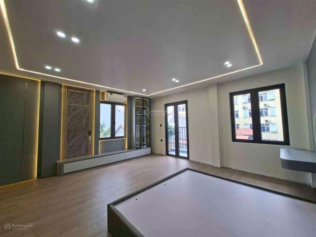 11xty nhà thang máy 60m, nguyễn văn cừ, hoàng minh đạo, lô góc, hai thoáng, 5 ngủ, phun nội thất