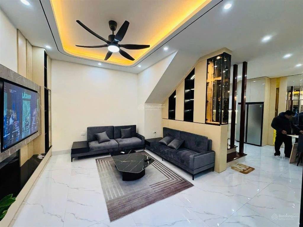 11xty nhà thang máy 60m, nguyễn văn cừ, hoàng minh đạo, lô góc, hai thoáng, 5 ngủ, phun nội thất