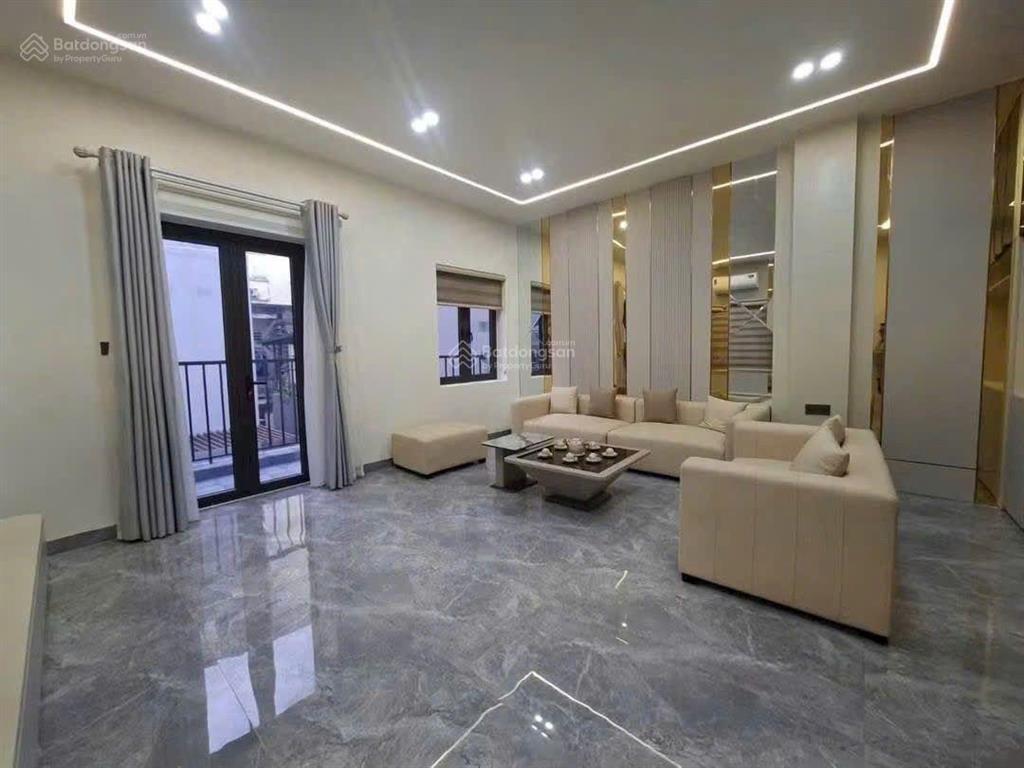 Bán nhà 7 tầng nguyễn văn cừ,100m , thang máy, nội thất sang sịn, gần ô tô tránh,15xty