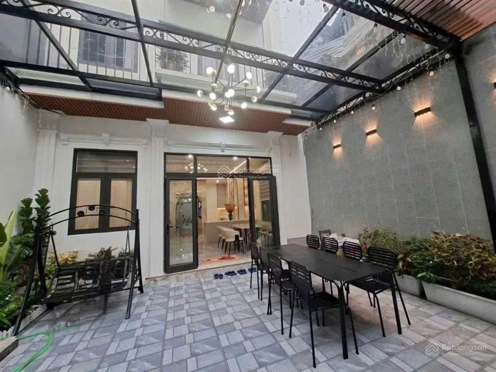 Bán nhà 7 tầng nguyễn văn cừ,100m , thang máy, nội thất sang sịn, gần ô tô tránh,15xty