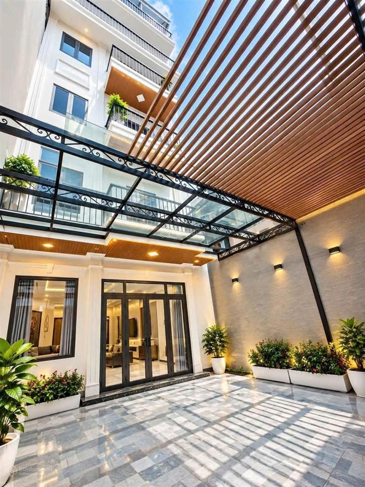 Bán nhà 7 tầng nguyễn văn cừ,100m , thang máy, nội thất sang sịn, gần ô tô tránh,15xty
