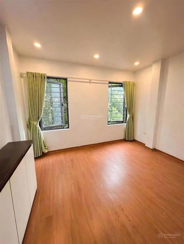 Bán nhà ngọc thụy,35m,3 ngủ,phun nội thất,gần chợ ngọc thụy,6xty