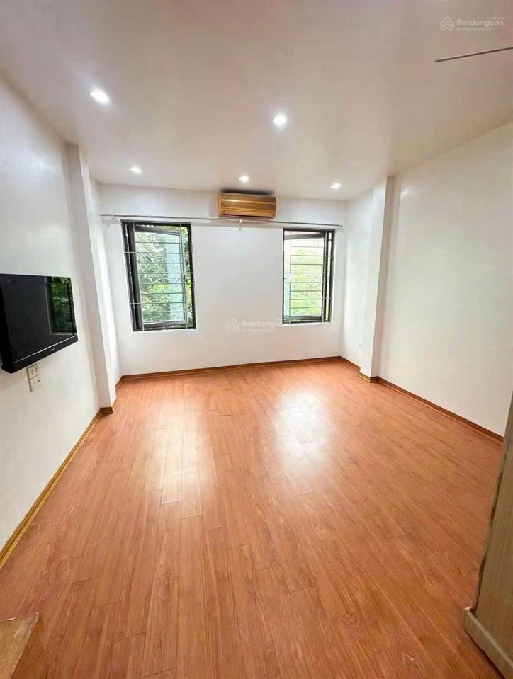 Bán nhà ngọc thụy,35m,3 ngủ,phun nội thất,gần chợ ngọc thụy,6xty