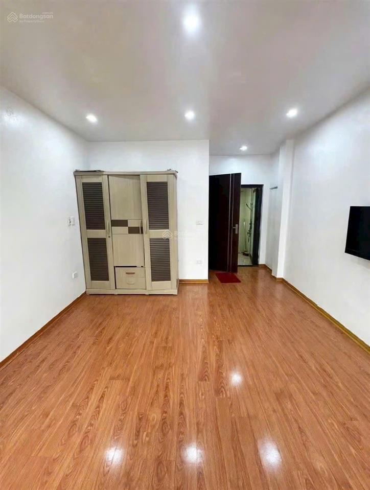 Bán nhà ngọc thụy,35m,3 ngủ,phun nội thất,gần chợ ngọc thụy,6xty