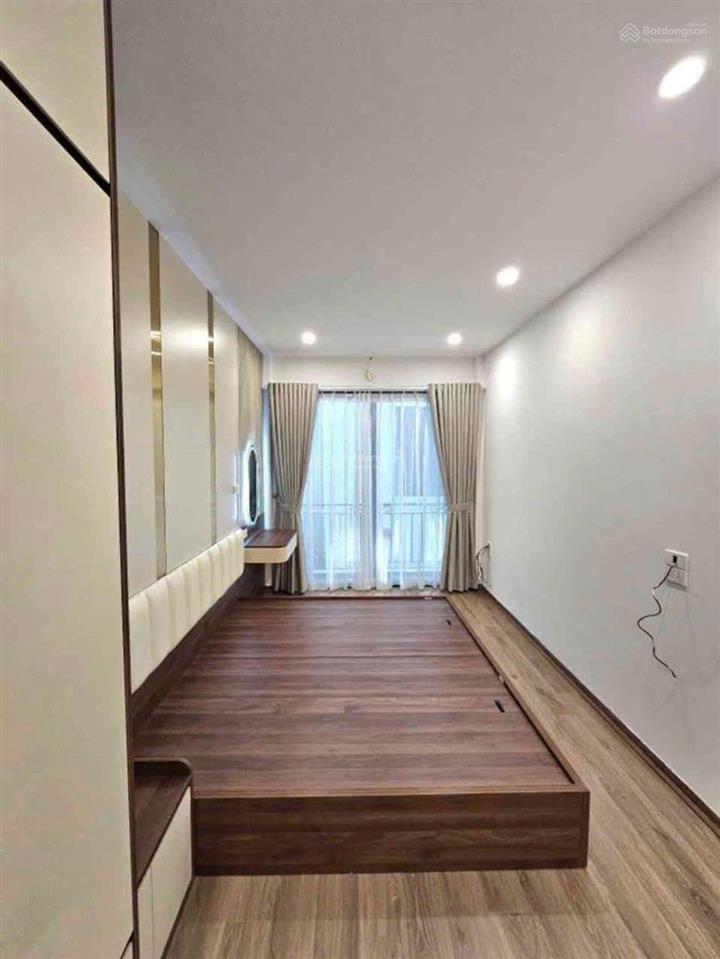 Bán nhà thang máy ngô gia tự, việt hưng, 62m2, 6 ngủ, ô tô đỗ cửa, mới tinh, 9x tỷ