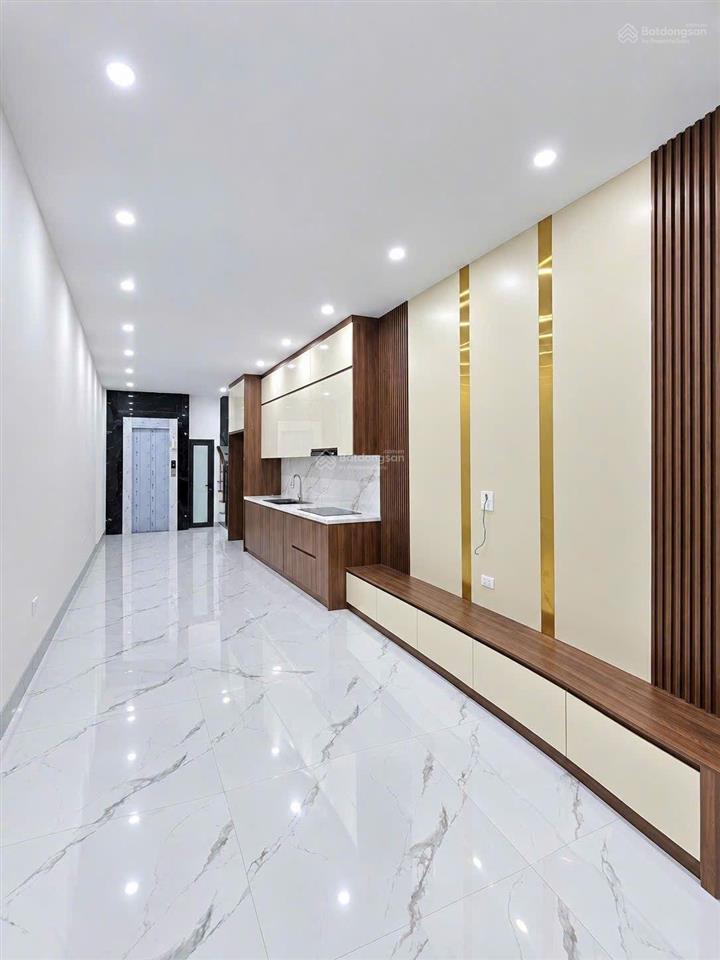 Bán nhà thang máy ngô gia tự, việt hưng, 62m2, 6 ngủ, ô tô đỗ cửa, mới tinh, 9x tỷ