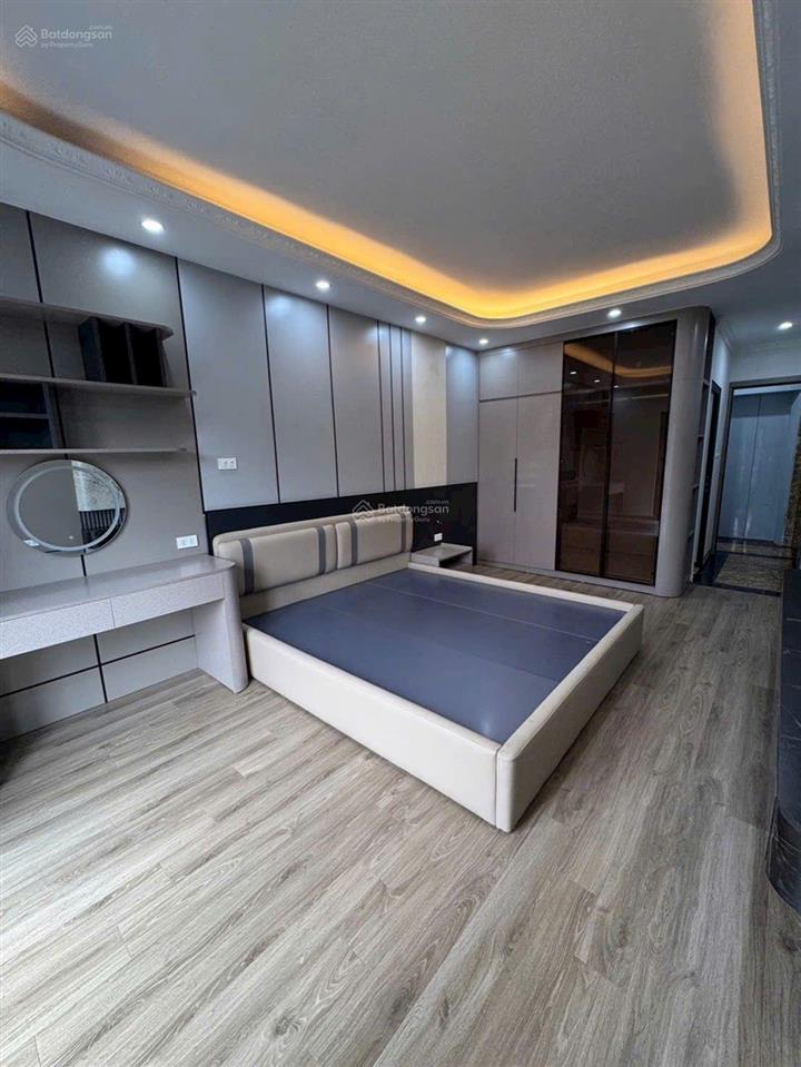 Bán nhà phúc đồng, thang máy, 40m, ô tô thông, phun nội thất, mới tinh, gần hồ phúc đồng