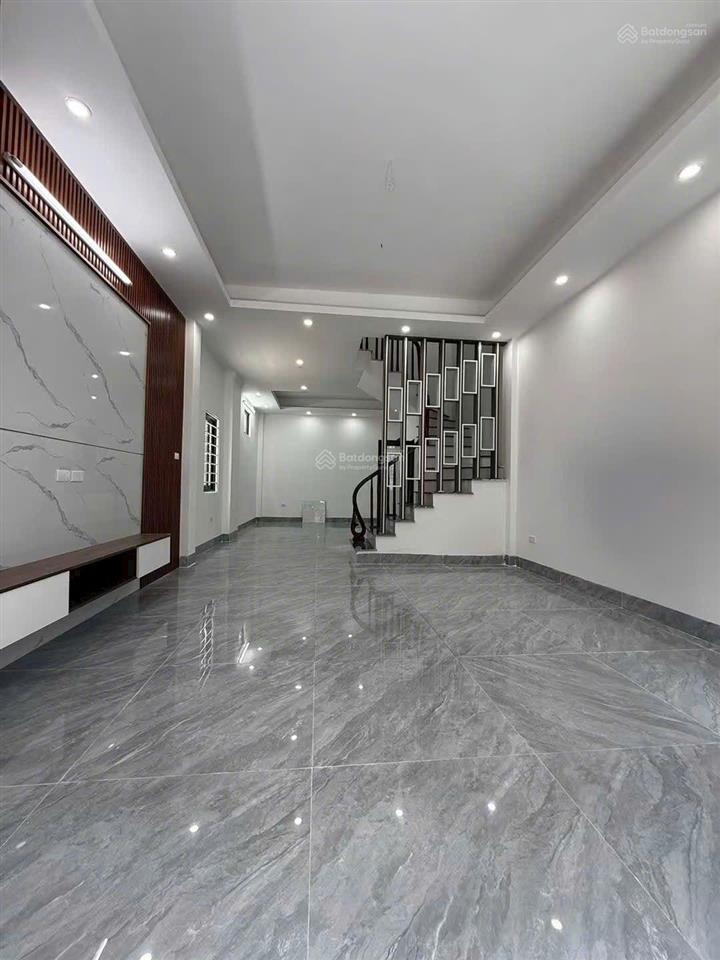 Nhà 65 m phố đức giang,việt hưng,65m,5 ngủ, ô tô tránh đỗ cổng, mới tinh, 8xty