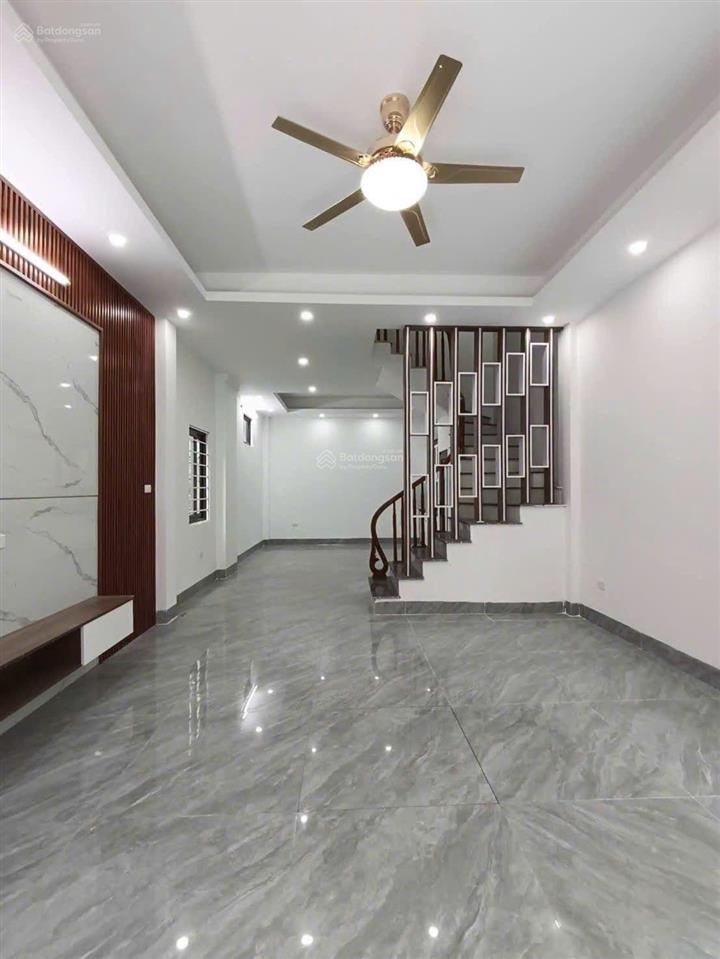 Nhà 65 m phố đức giang,việt hưng,65m,5 ngủ, ô tô tránh đỗ cổng, mới tinh, 8xty