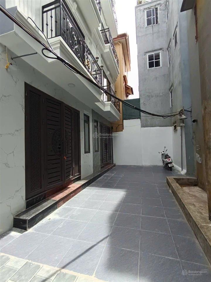 Nhà 65 m phố đức giang,việt hưng,65m,5 ngủ, ô tô tránh đỗ cổng, mới tinh, 8xty