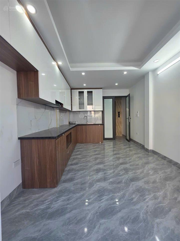 Bán nhà việt hưng,thang máy, 3 ngủ rộng,ô tô tránh đỗ cổng,mới tinh, 9 tỷ