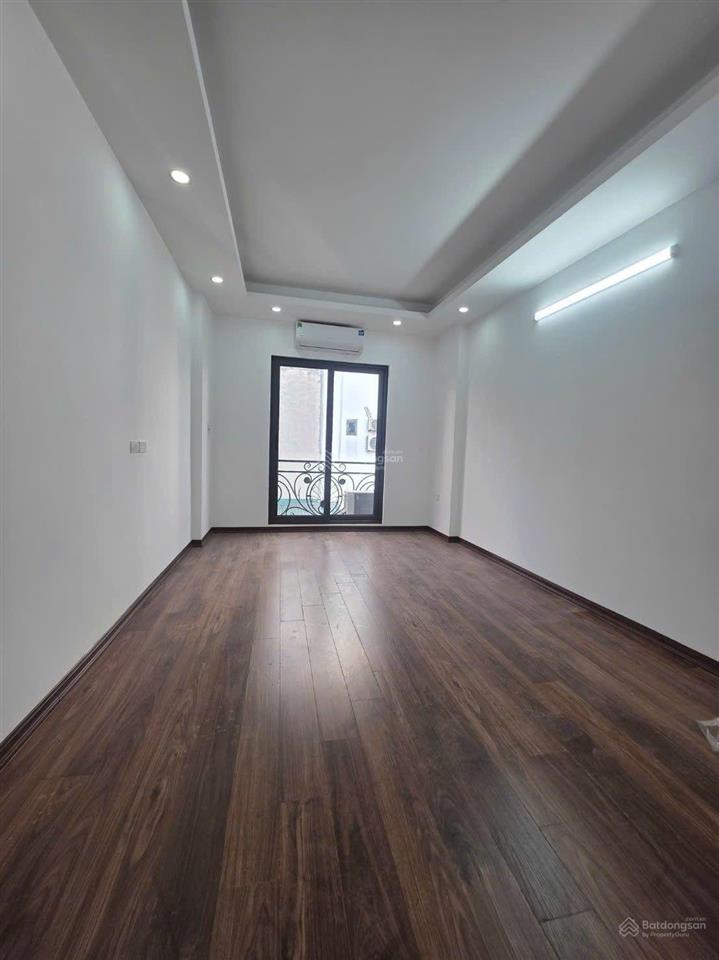 Bán nhà việt hưng,thang máy, 3 ngủ rộng,ô tô tránh đỗ cổng,mới tinh, 9 tỷ