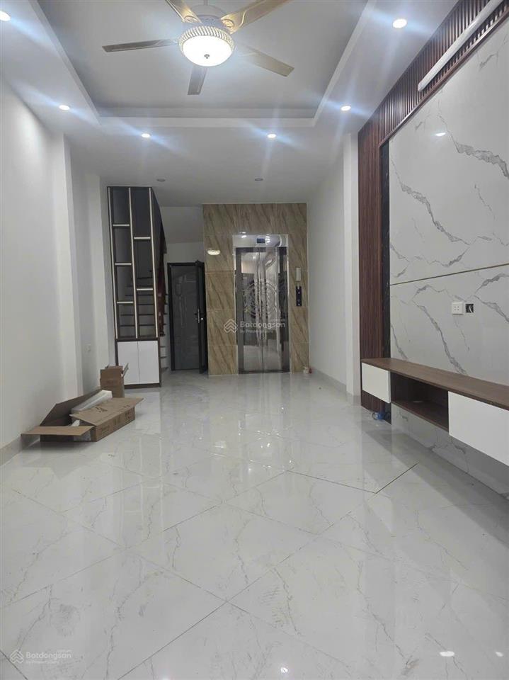 Bán nhà việt hưng,thang máy, 3 ngủ rộng,ô tô tránh đỗ cổng,mới tinh, 9 tỷ